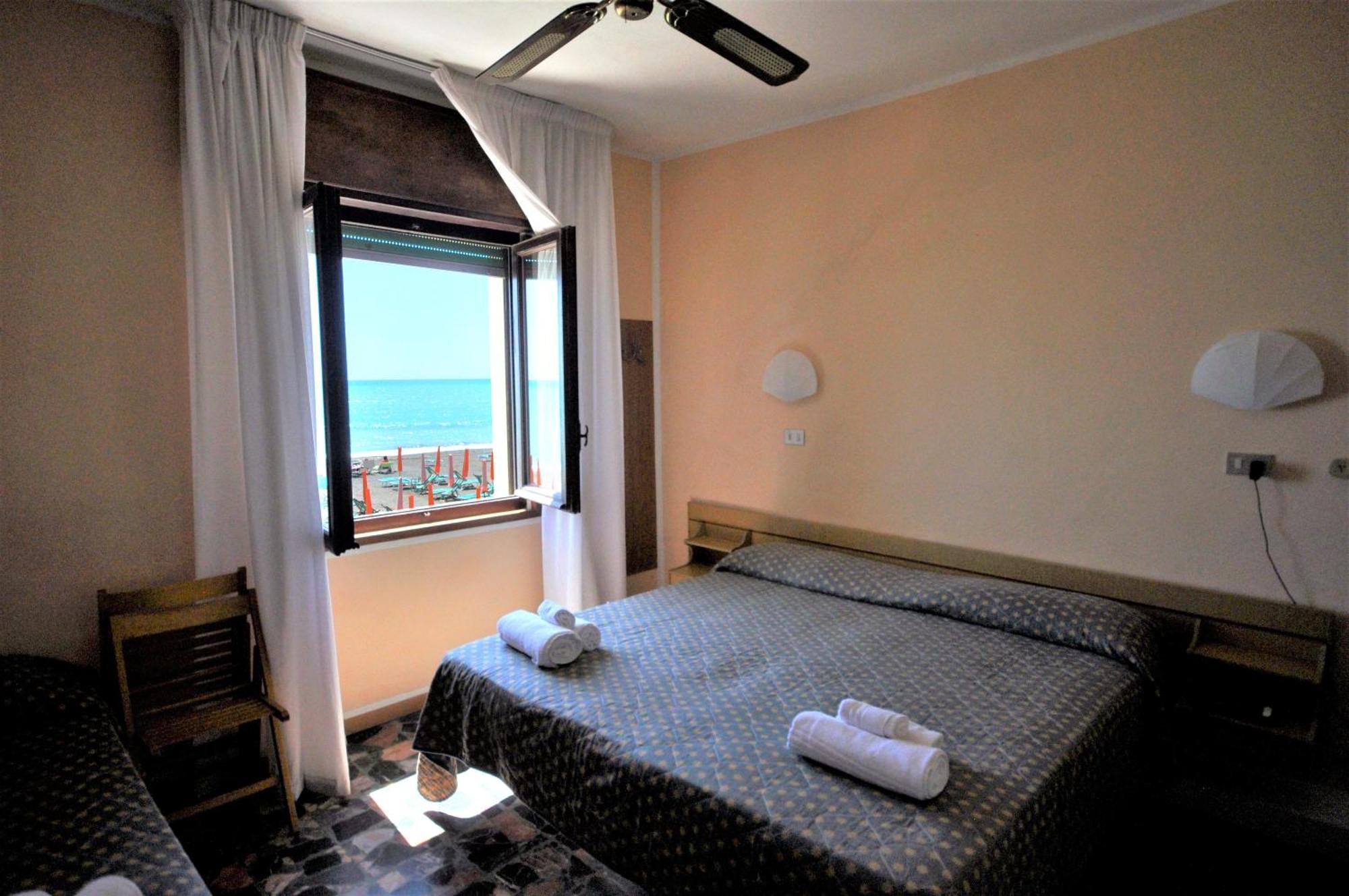 Hotel Aurora Marina di Cecina Eksteriør billede