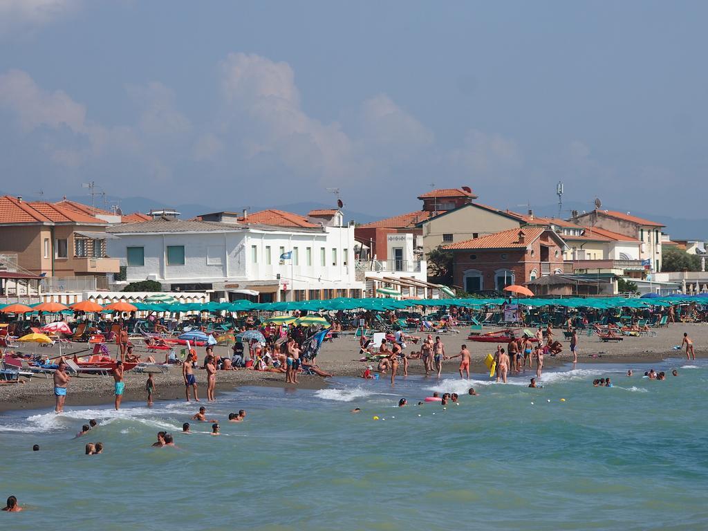 Hotel Aurora Marina di Cecina Eksteriør billede