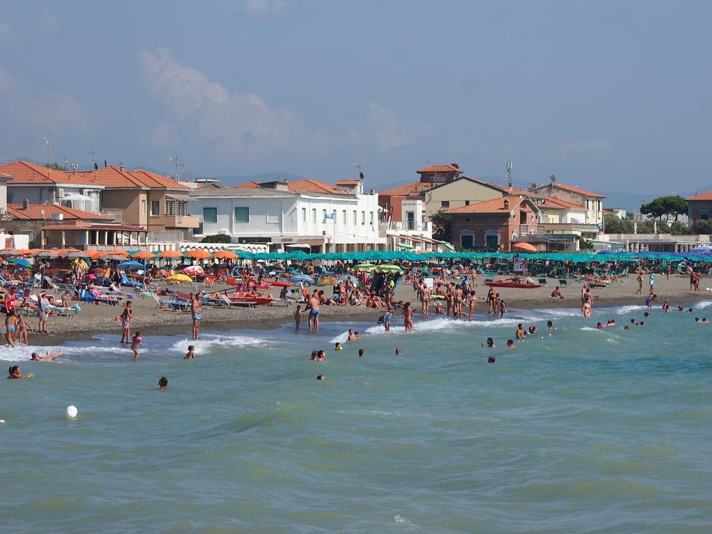 Hotel Aurora Marina di Cecina Eksteriør billede