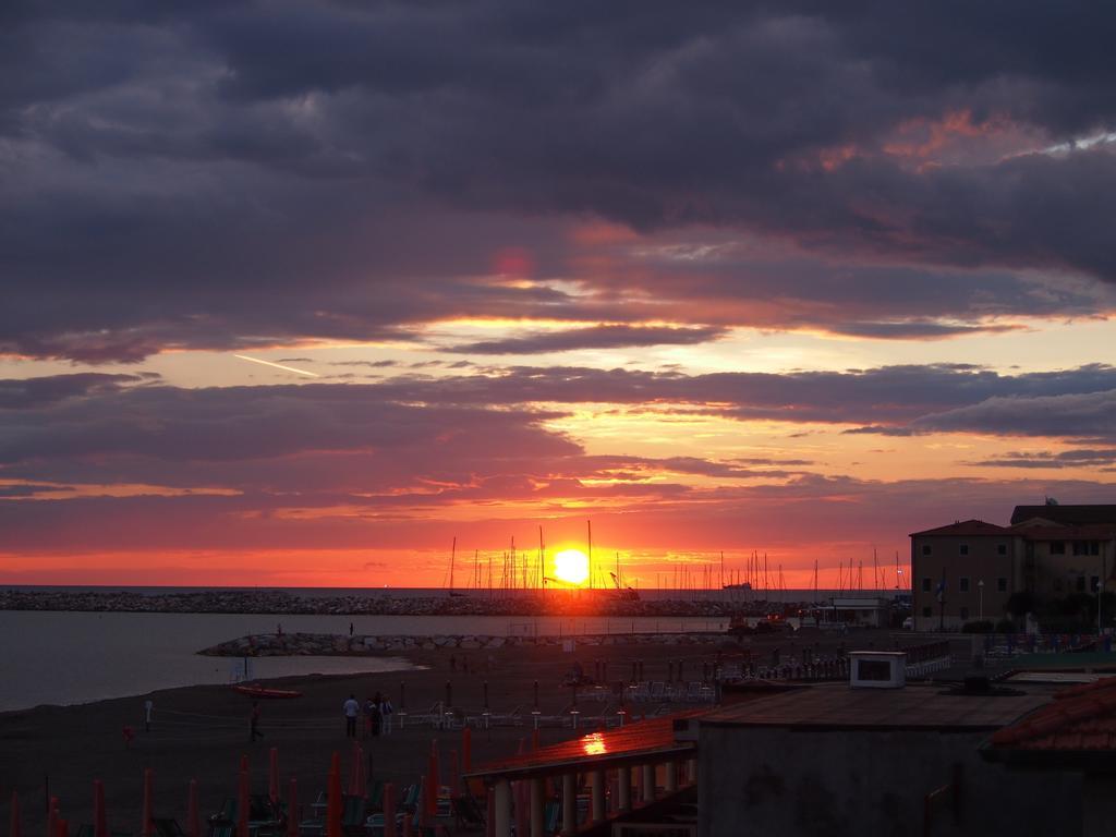 Hotel Aurora Marina di Cecina Eksteriør billede