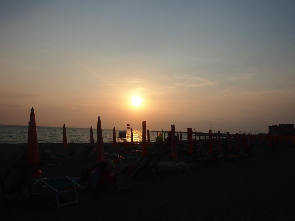 Hotel Aurora Marina di Cecina Eksteriør billede